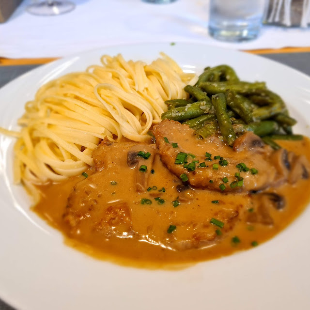 Rahmschnitzel Mit Nudeln Und Gemüse