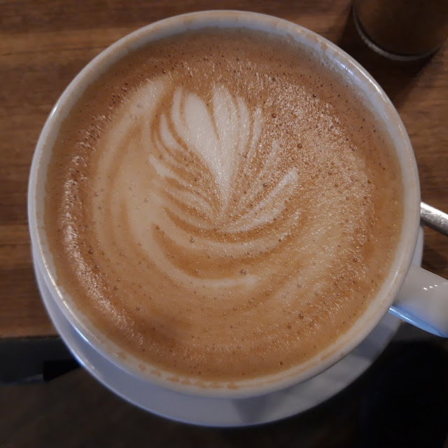 Large Cappuccino Mit Mandeldrink