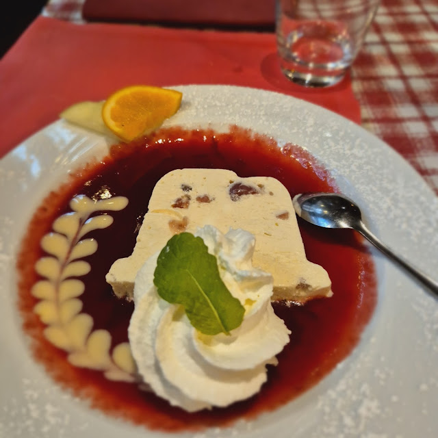 Mousse Au Kirsch Et Coulis de Fruits Rouges