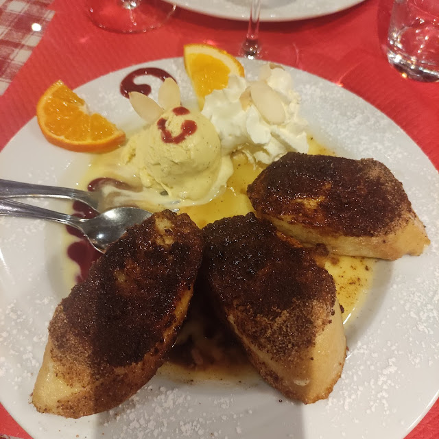 Pain Perdu Aux Saveurs Pain d'épices Crème Anglaise Glace Vanille Et Chantilly