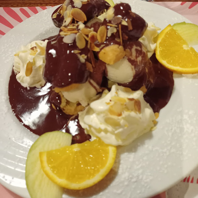 Profiteroles Au Chocolat