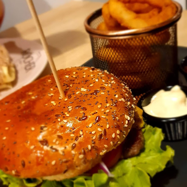 Classic Burger & Onion Rings