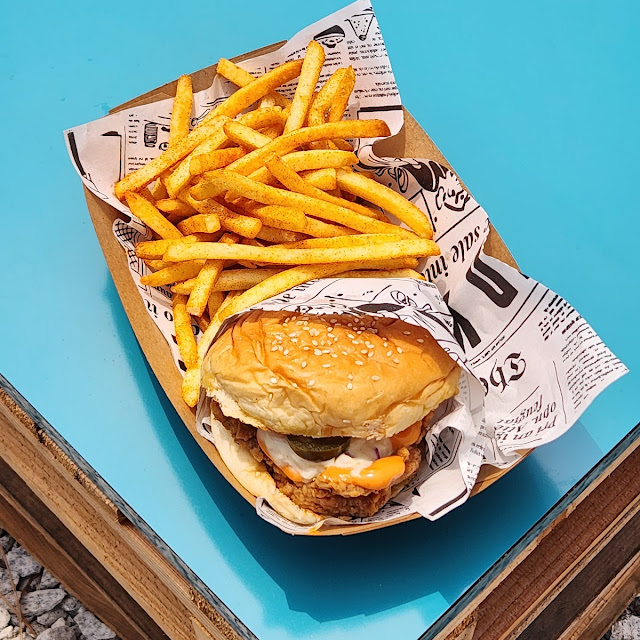J's Crispy Chicken Burger