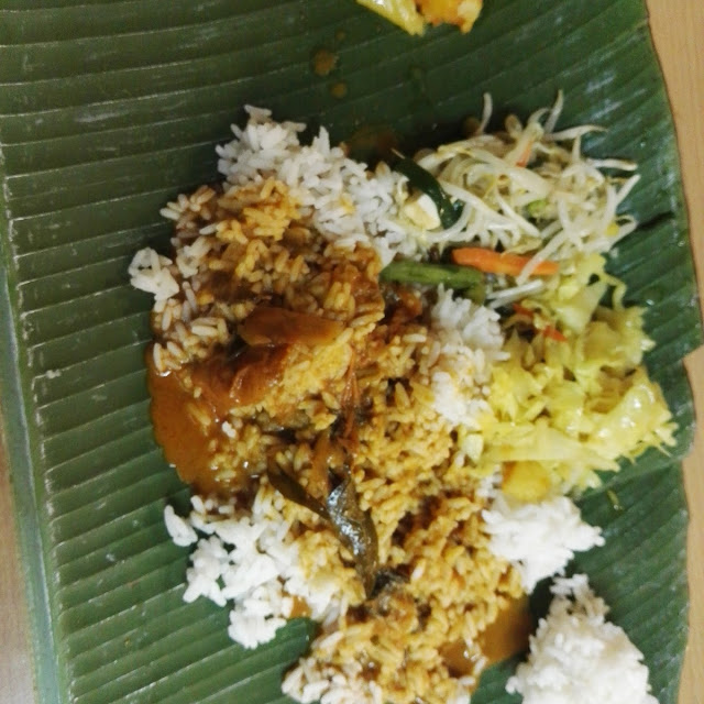 Banana Leaf Rice with Fried Tenggiri