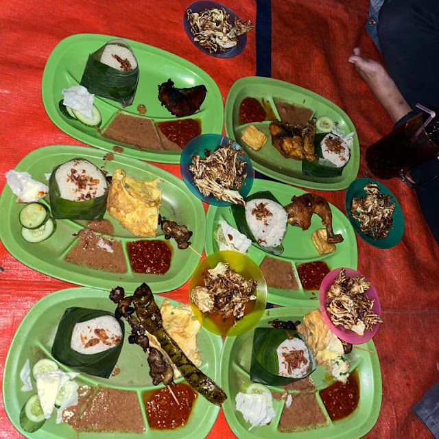 Ayam Goreng Dan Nasi Uduk