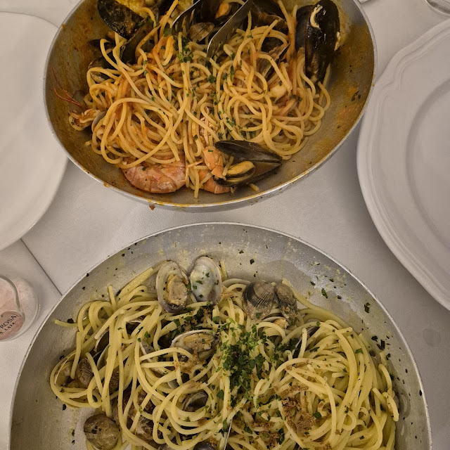 Spaghetti Alle Vongole E Bottarga Spaghetti Ai Frutti Di Mare