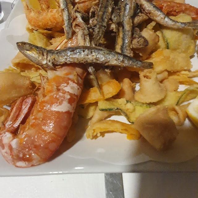 Frittura Di Calamari Gamberi E Verdure