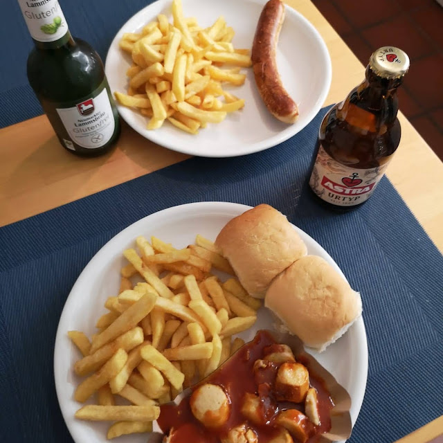 Currywurst Mit Pommes Frites