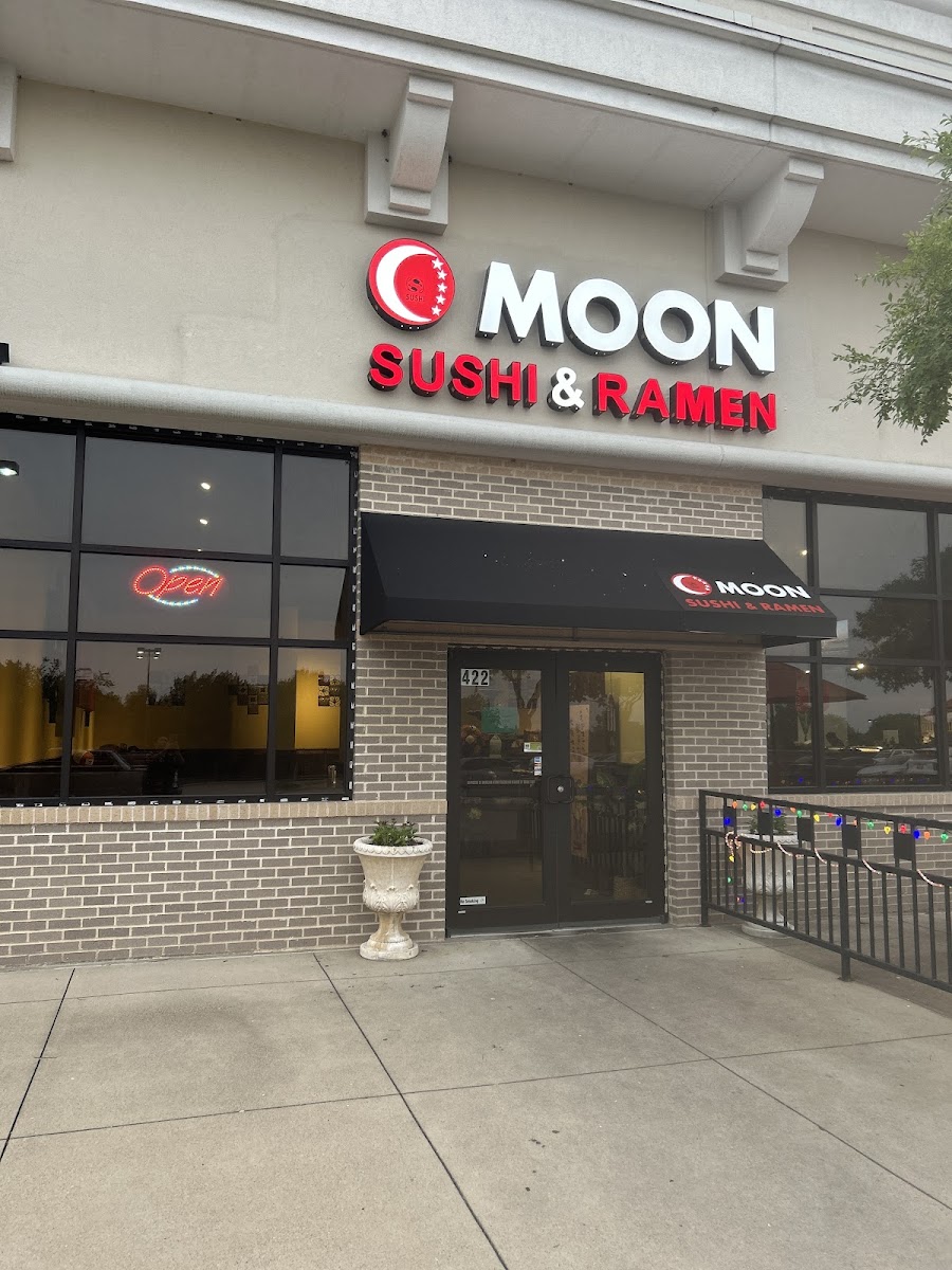 MOON SUSHI & RAMEN