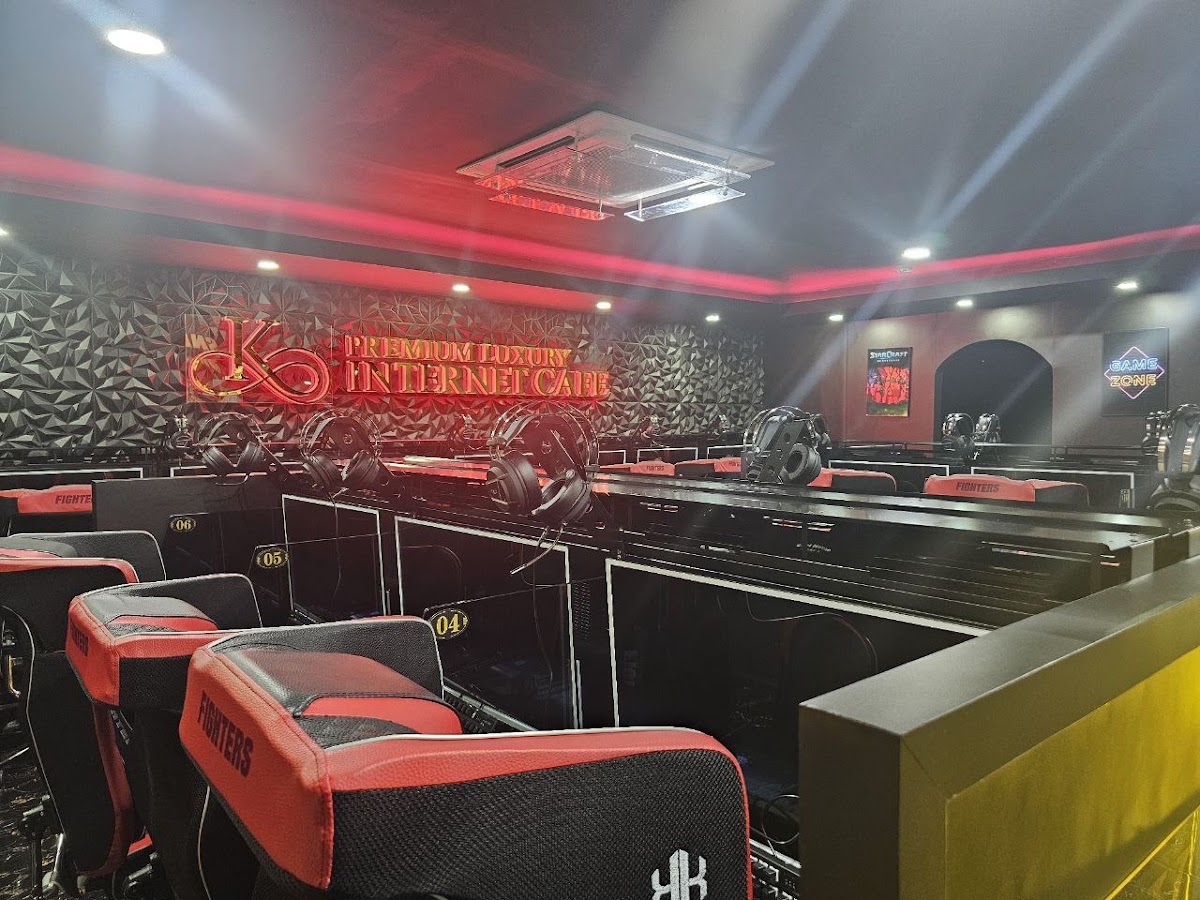 K Premium Luxury Internet Cafe - Makati Branch