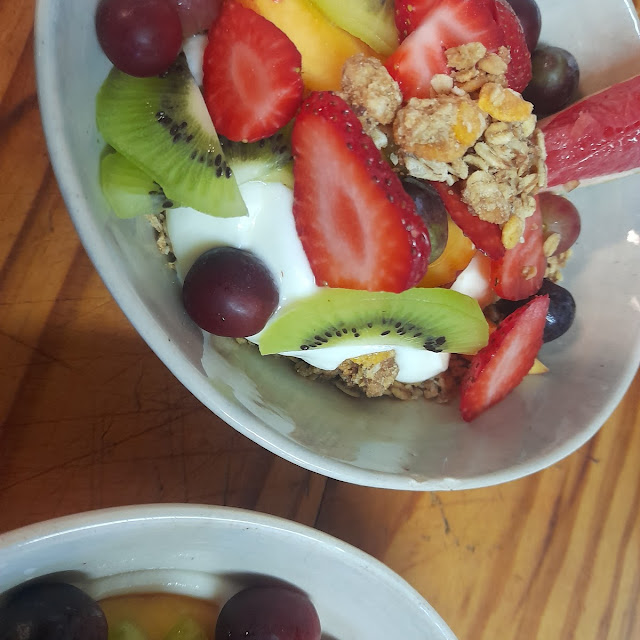 Fruit Salad with Yogurt and Granola