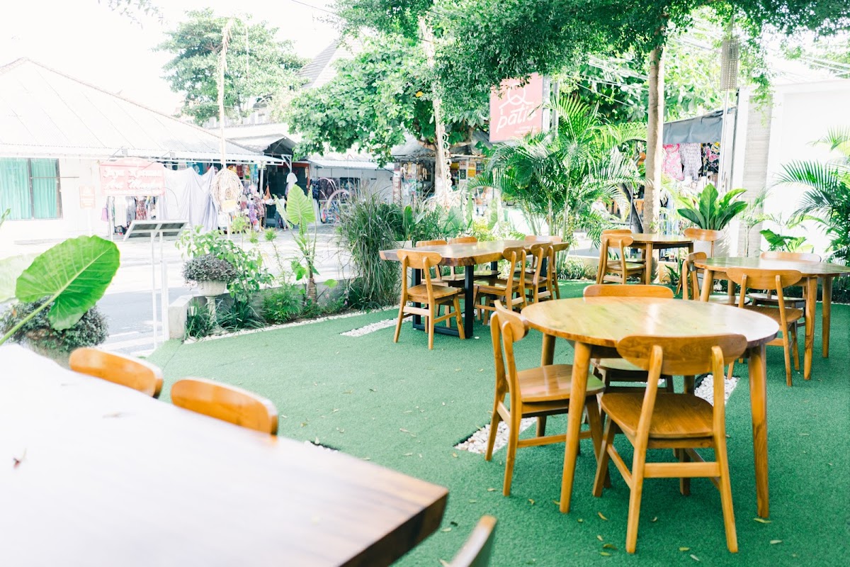 Patio Coffee And Comfort Food