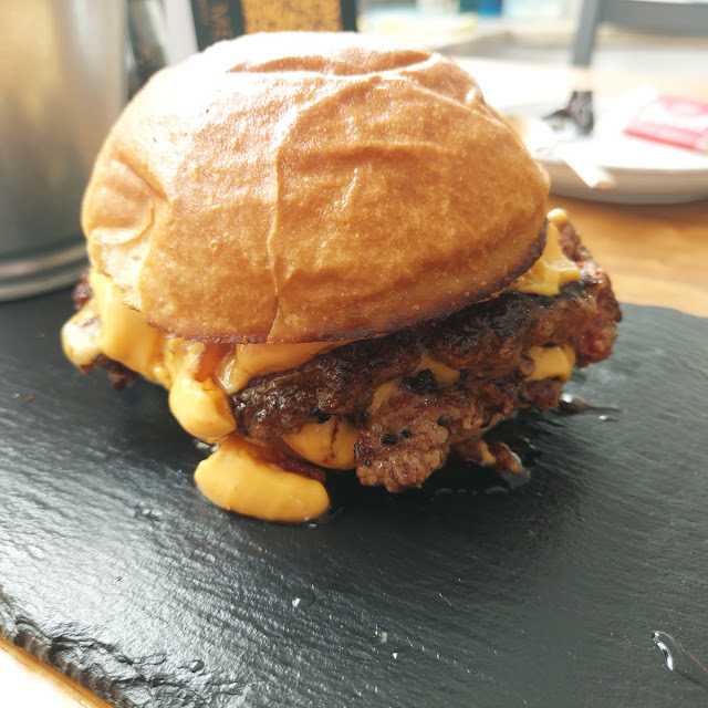Smash-Cheese-Burger