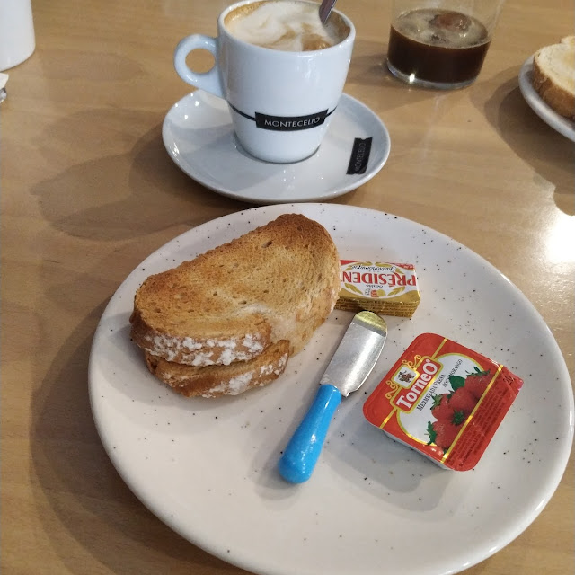 Café Con Leche Y Tostadas