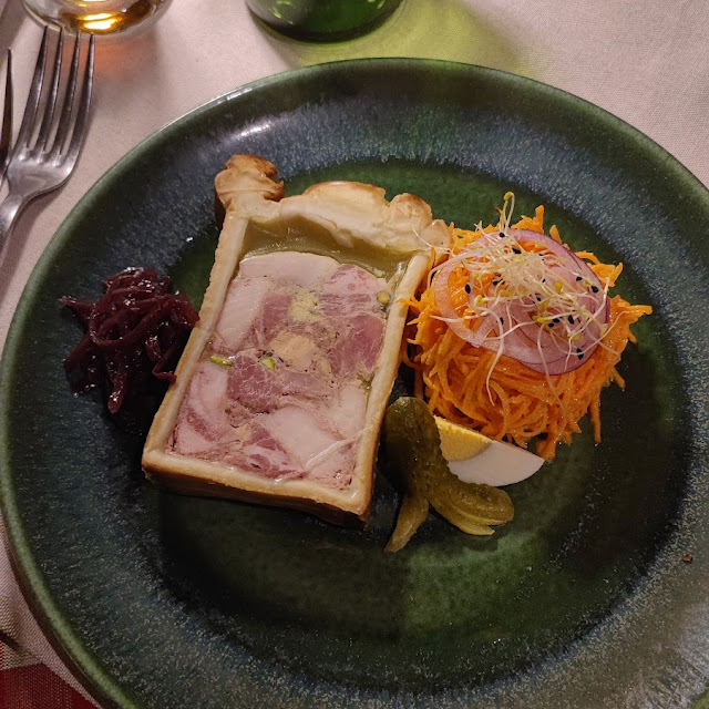 Pâté En Croûte Volaille-foie Gras Et Pistaches Échalotes Confites