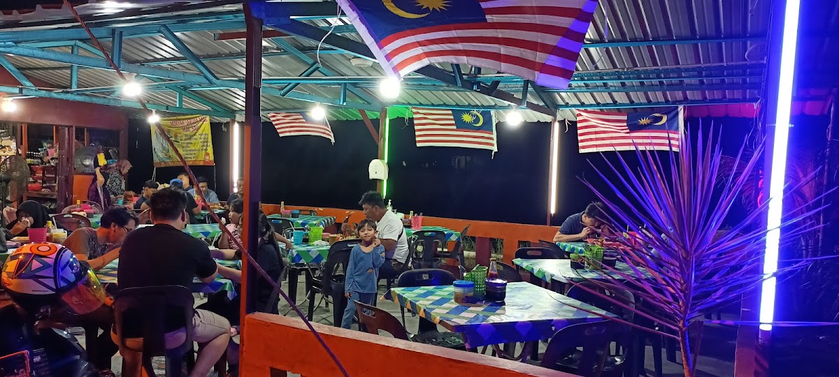 Riang Ria Corner Tepian Sungai