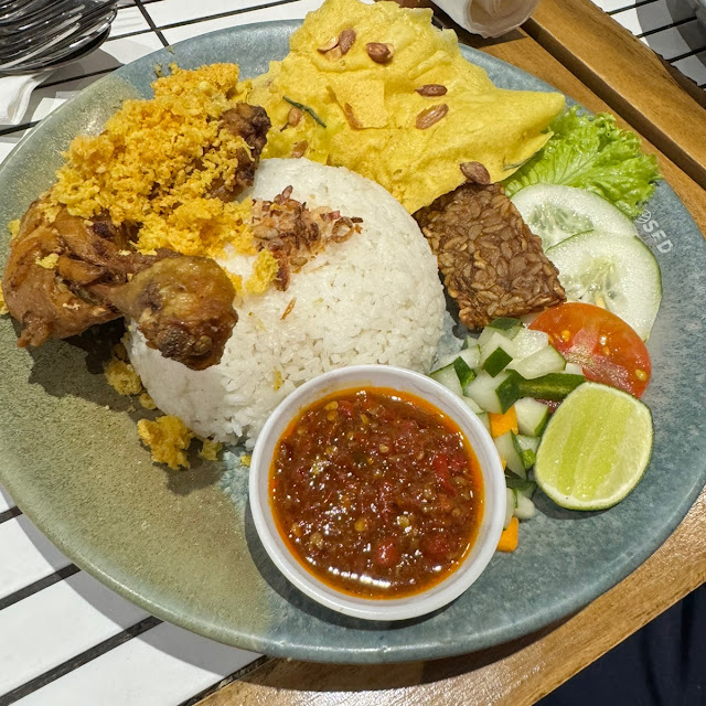 Nasi Ayam Kremes