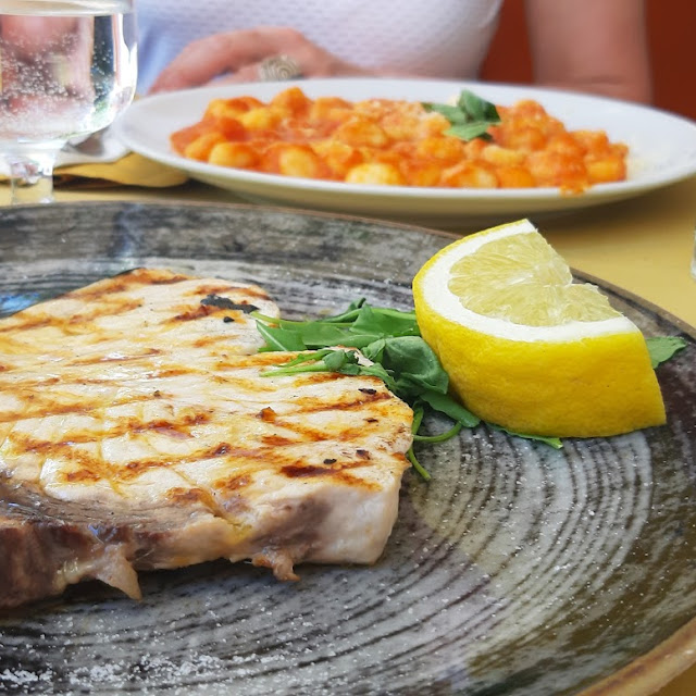 Gnocchi Alla Sorrentinoa E Pesce Spada Alla Piastra