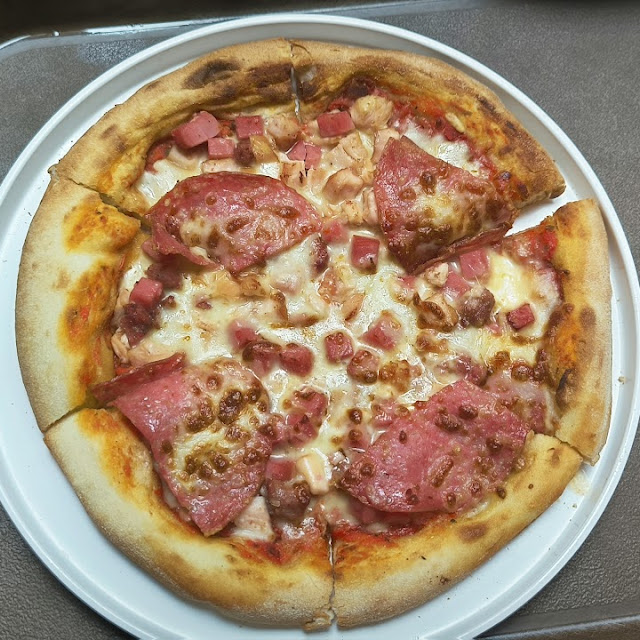Meat Lover's Pizza Combo