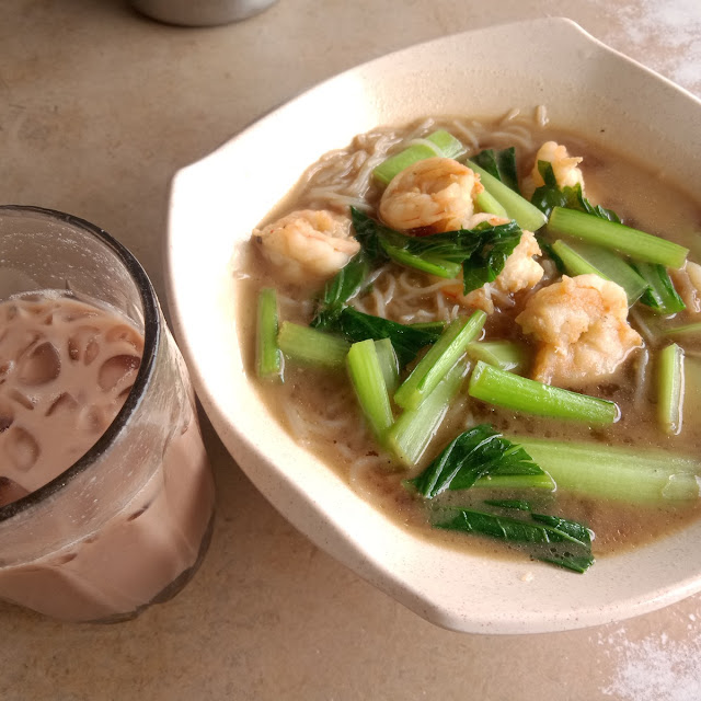 Hot Tea C & Prawn Mee Hoon Soup
