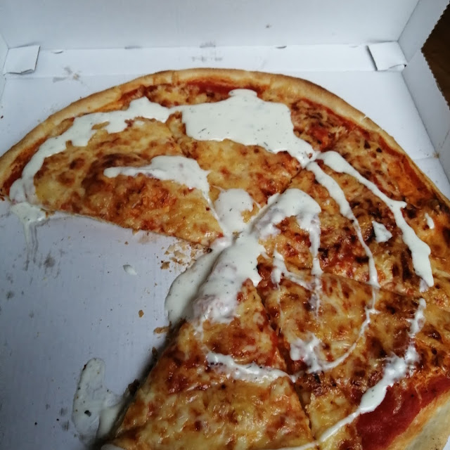 Pizza Margherita Mit Soße