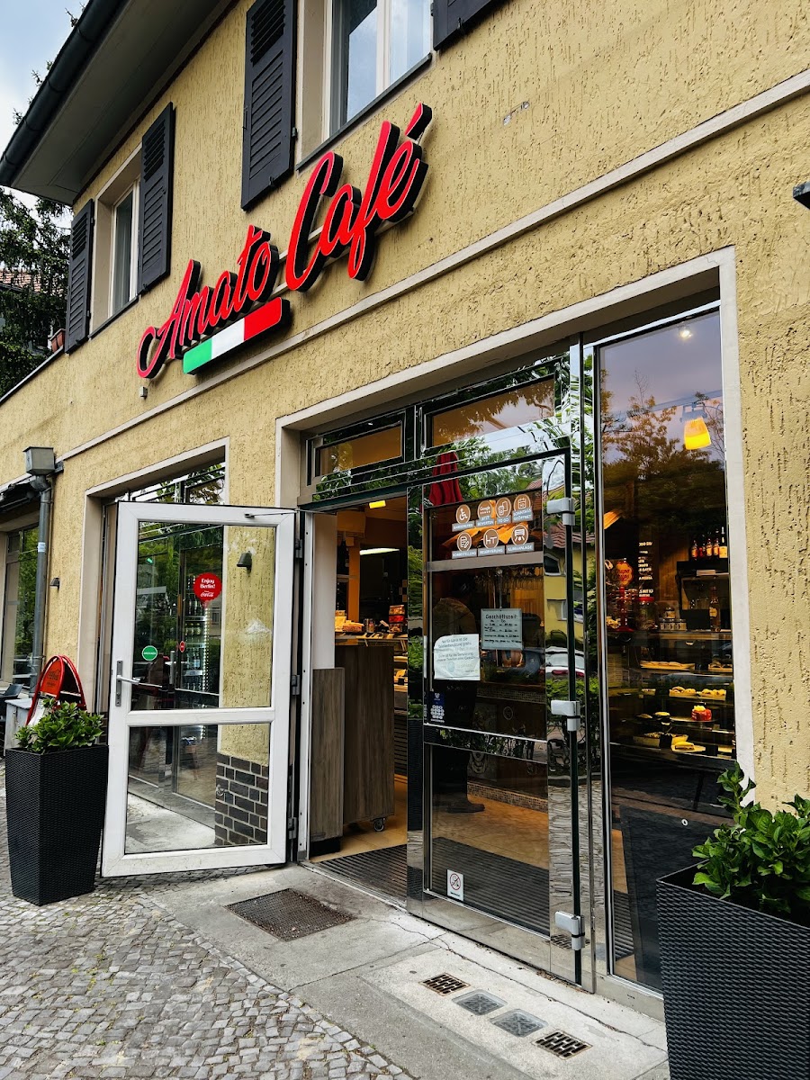 Amato Café