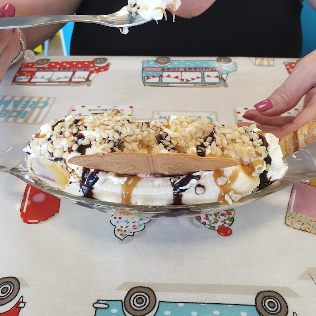 Banana Split Sundae - Regular 16oz