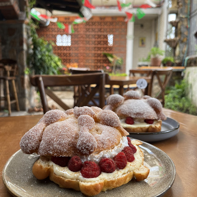 Pan de Muerto Relleno
