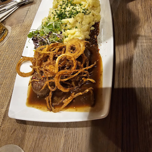Zwiebelrostbraten Mit Käsespätzle