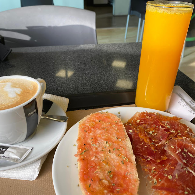 Pulguita de Ibérico Y Un Cortado Y Zumo de Naranja