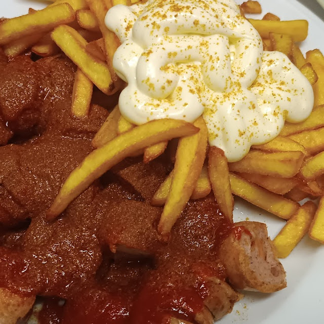 Currywurst Mit Pommes