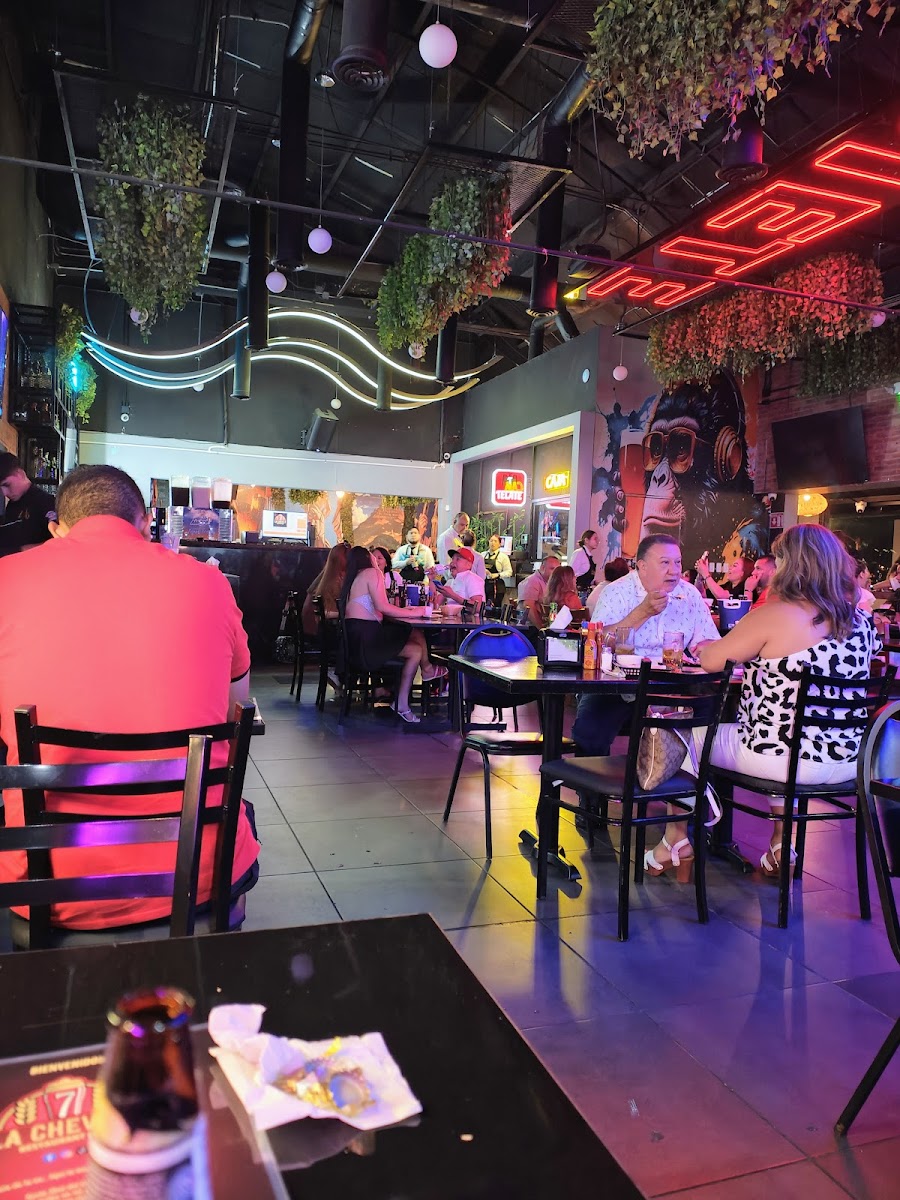 LA CHEVE 7 Restaurant Bar