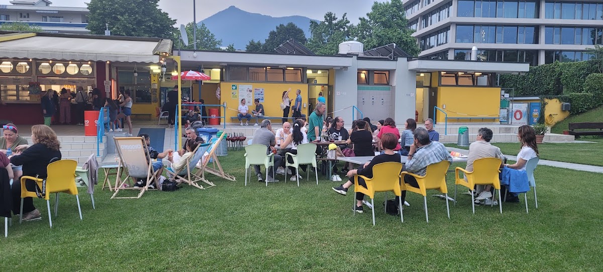 VALGE pool bar