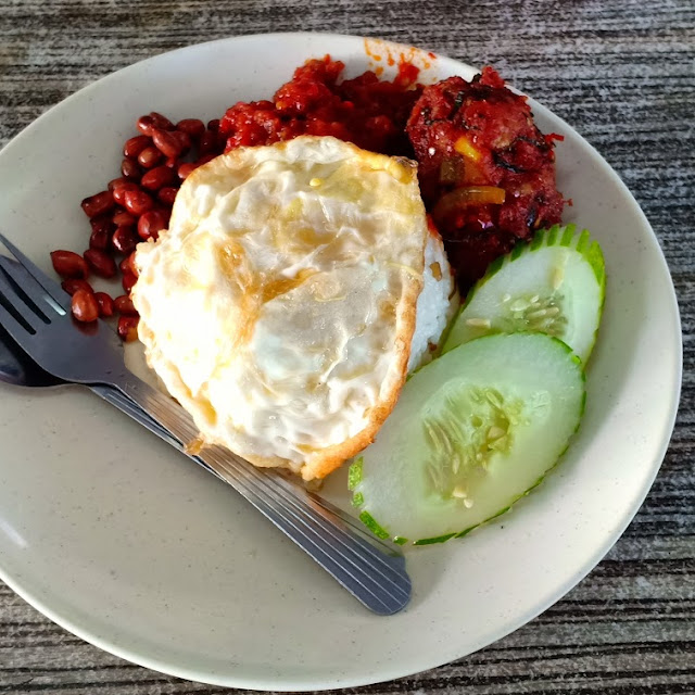 Nasi Lemak Rendang Ayam