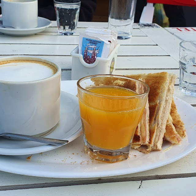Merienda Con Medio Tostado