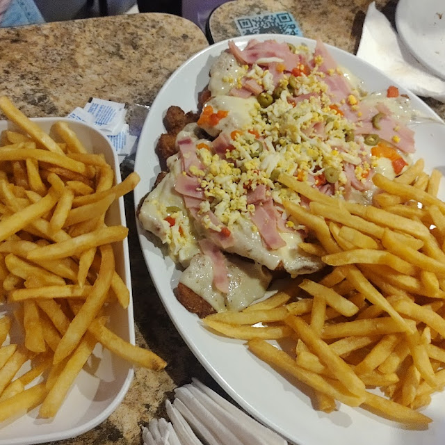 Pizanesa Con Papas Fritas