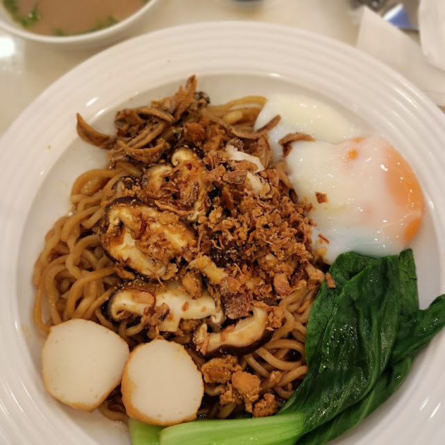 gn11 BBQ Chicken & Fried Wantan Dry Egg Noodles