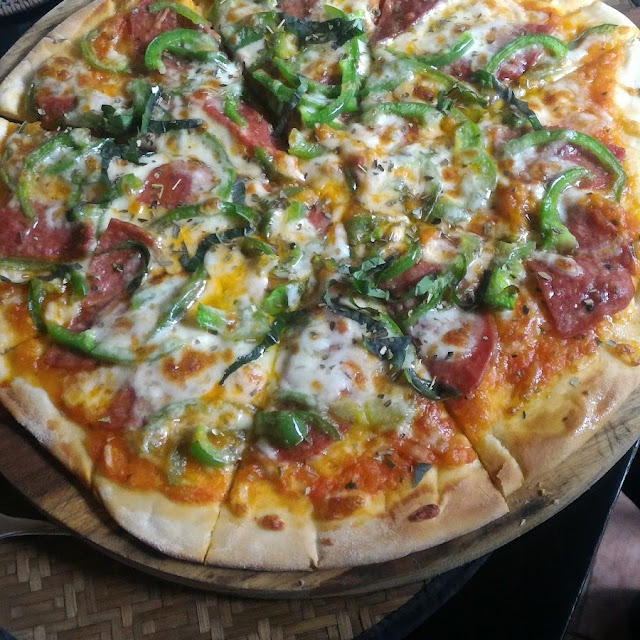 Salami Pizza