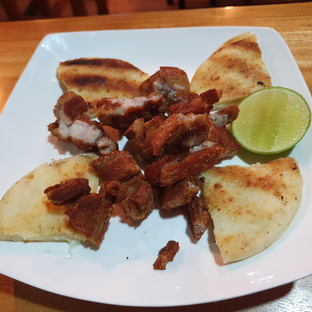 Entrada de Chicharrón Con Arepas
