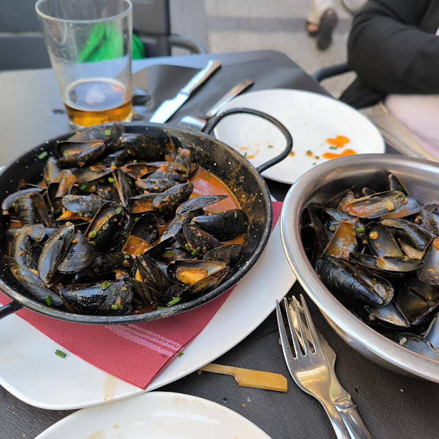 Mejillones de Roca Con Salsa de Tomate