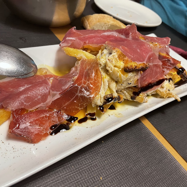 Huevos Rotos Con Foie Y Jamón Ibérico