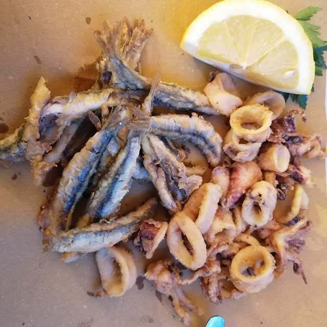 Fritto Di Calamari E Acciughe