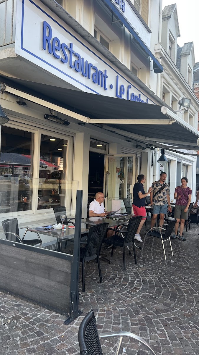 Le Central bar restaurant