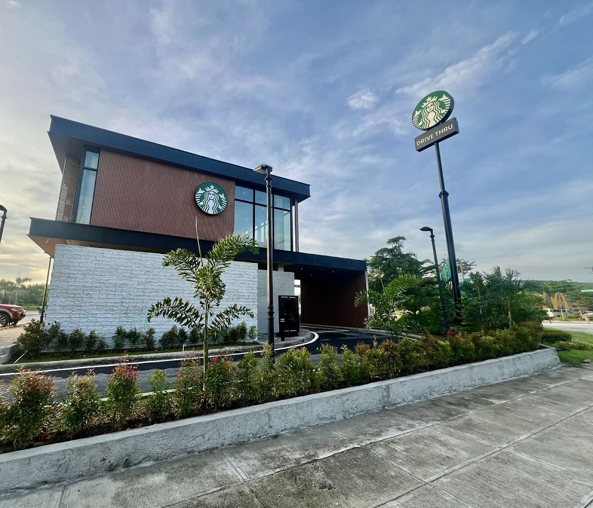 Starbucks - Maple Grove Drive-Thru