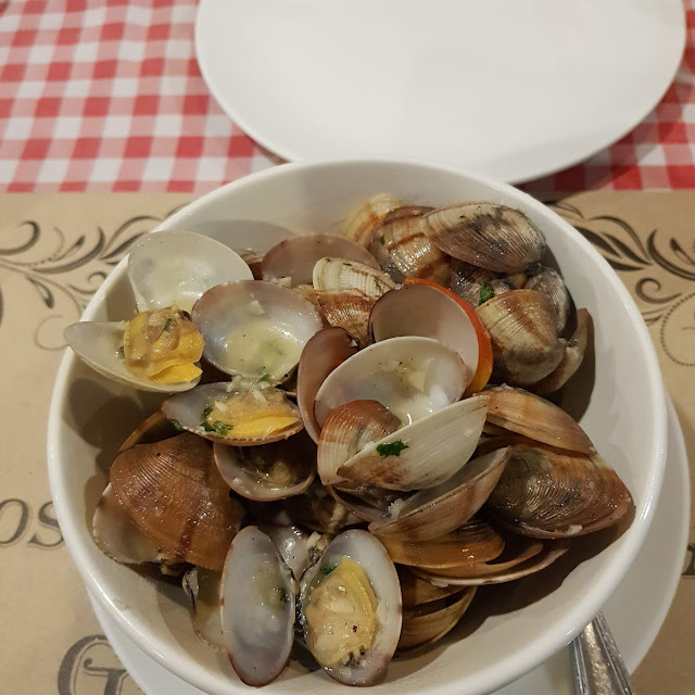Clam with White Wine Sauce