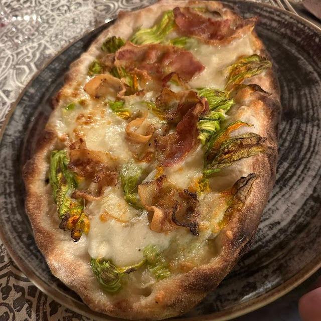 Pizza Mozzarella Fiori Di Zucca E Guanciale