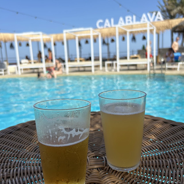 Cerveza Más Fría Que Tu Ex Y Agua de la Piscina Más Caliente Que Tu Amante