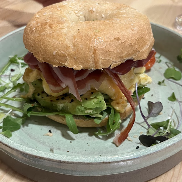 Bagel Serrano Con Aguacate