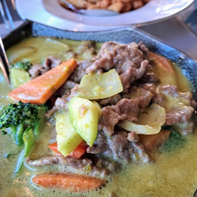 Ternera Con Verdura Y Salsa Curry Verde