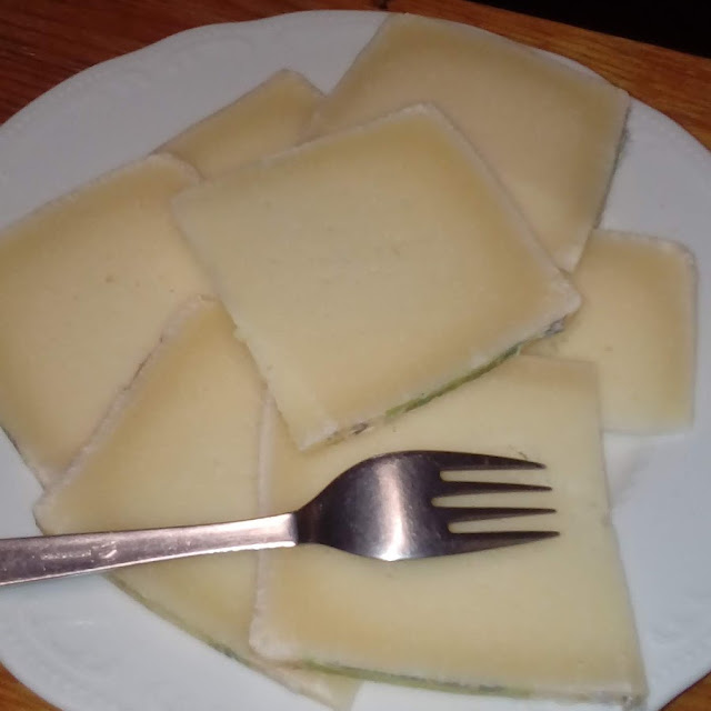 Piatto Formaggi Misti Con Marmellata Di Pere
